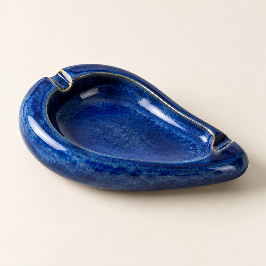 Melt Pool ashtray in Cobalt